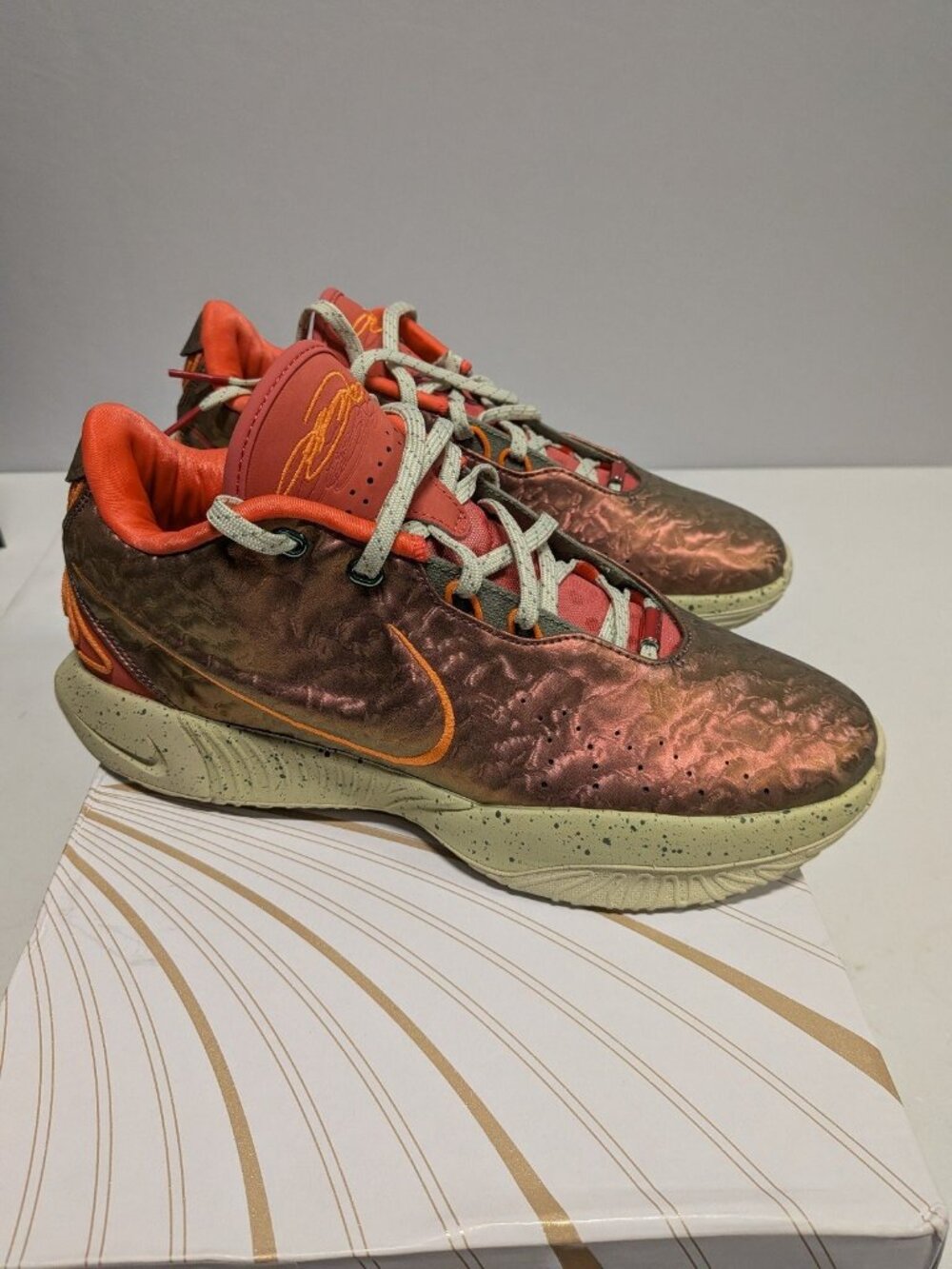 Nike Lebron XXI 21 Queen Conch Basketball Shoes FN0708-800 Men's Size 8.5 NIB